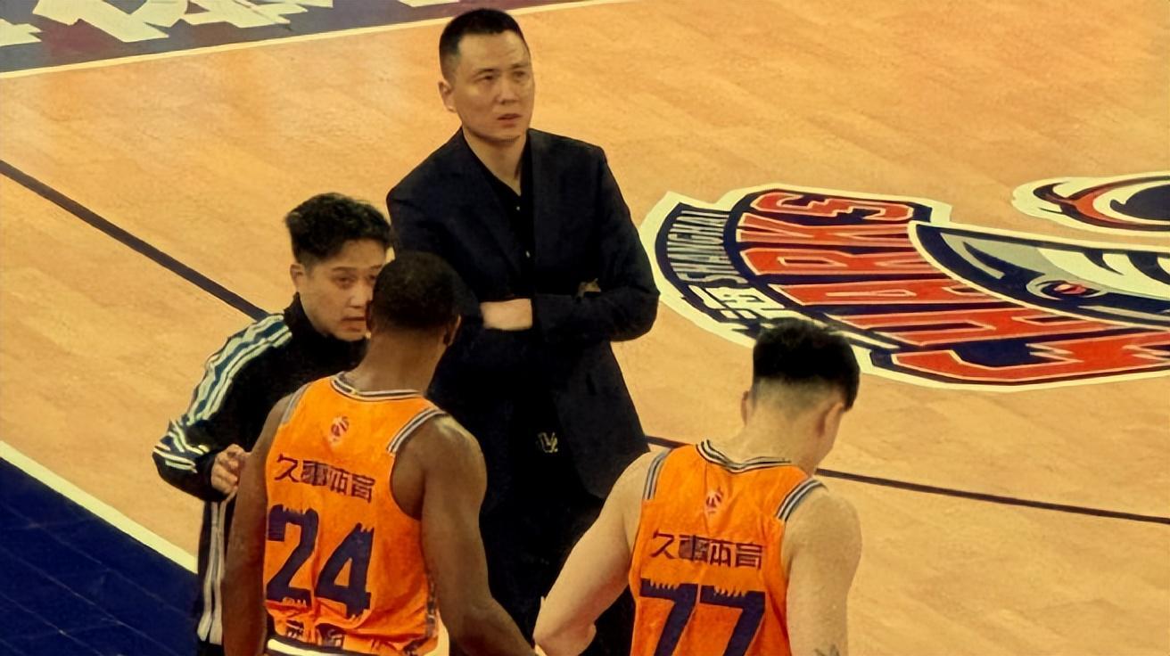 体育赛事-二辽篮前功勋主力联手轰37+9+6无可挑剔！上海8分惜败3大原因曝光